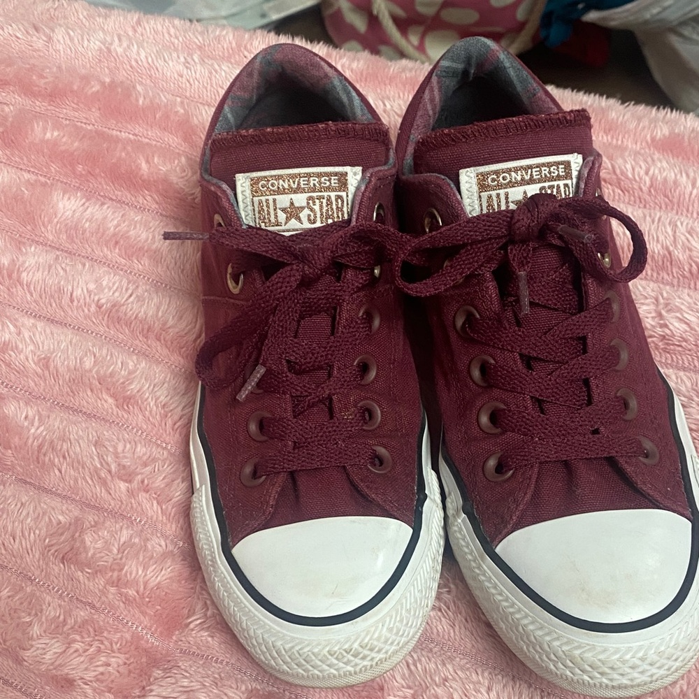 Converse  Women’s Burgundy Sneakers